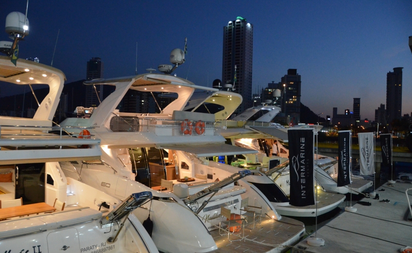 Barcos Intermarine no Salão Náutico em Itajaí