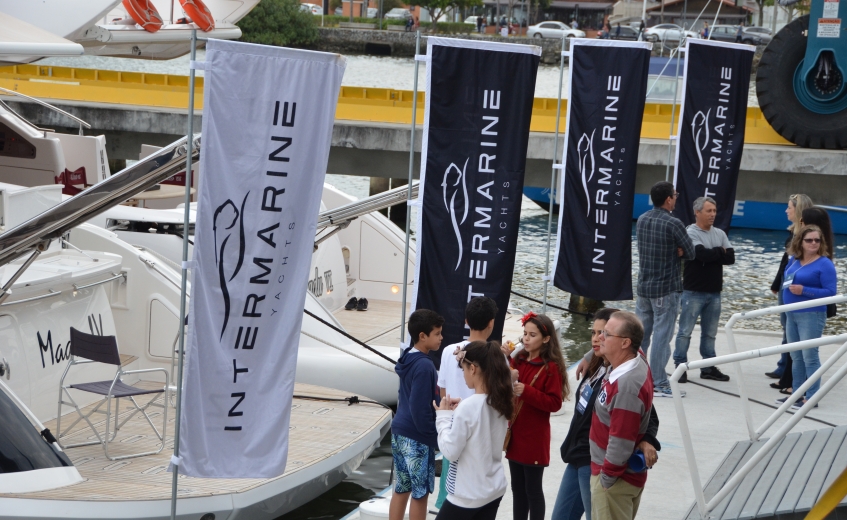 Barcos Intermarine no Salão Náutico em Itajaí