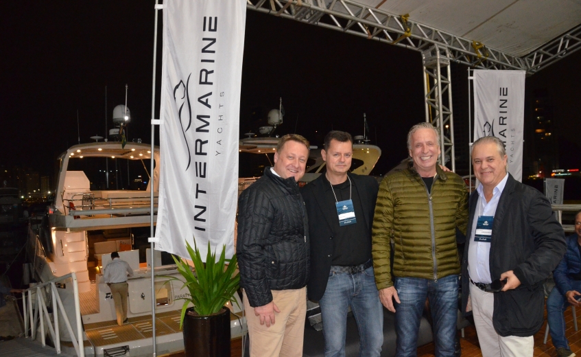 Barcos Intermarine no Salão Náutico em Itajaí