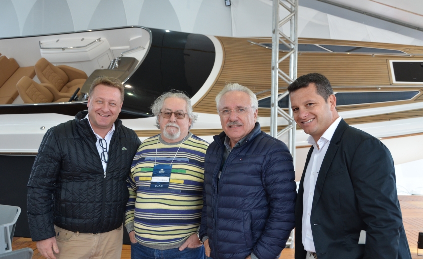 Barcos Intermarine no Salão Náutico em Itajaí