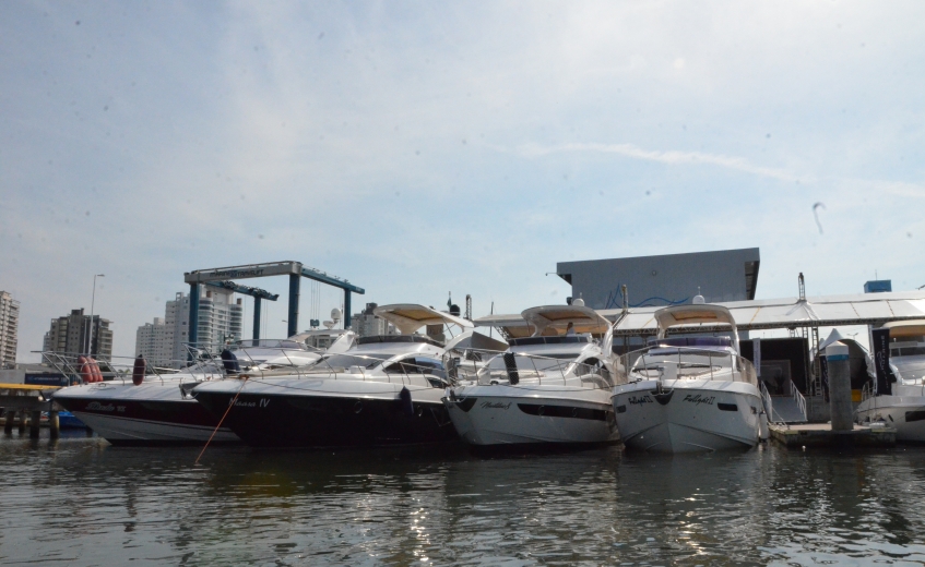 Barcos Intermarine no Salão Náutico em Itajaí
