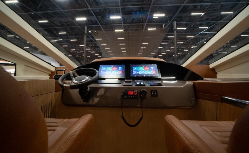 Nova Intermarine 24M é apresentada oficialmente