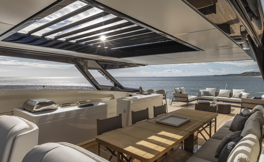 1ª VENDA DA FERRETTI YACHTS 1000 É DA NAUTICLASS!