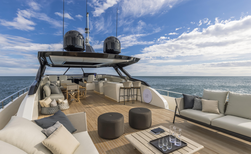 1ª VENDA DA FERRETTI YACHTS 1000 É DA NAUTICLASS!