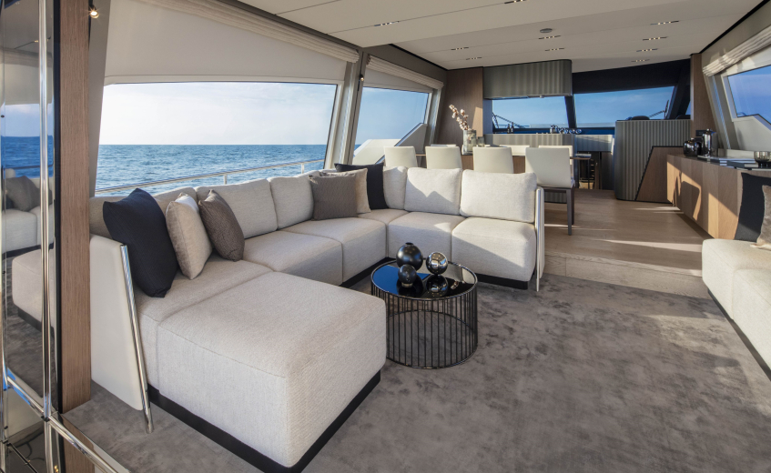 Ferretti Yachts 720
