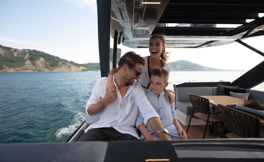 Ferretti Yachts 720