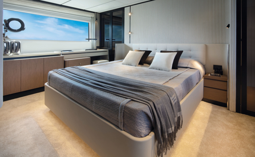 Ferretti Yachts 720