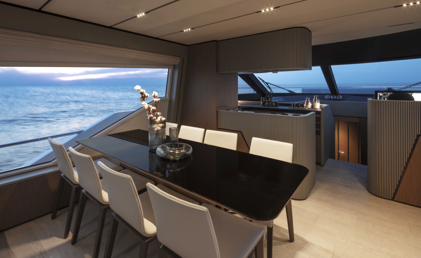 Ferretti Yachts 720