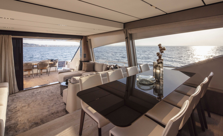 SHOWCASE Ferretti Yachts 720