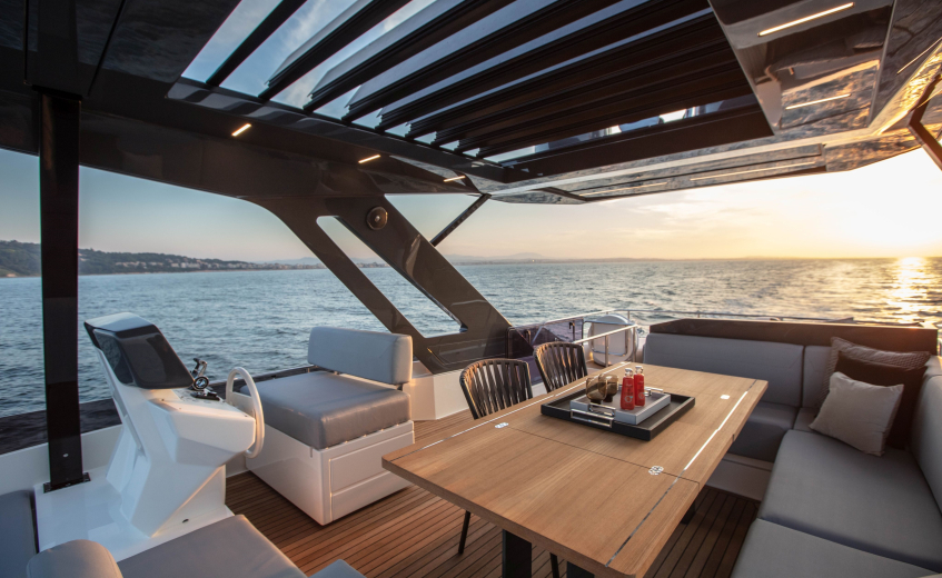 SHOWCASE Ferretti Yachts 720